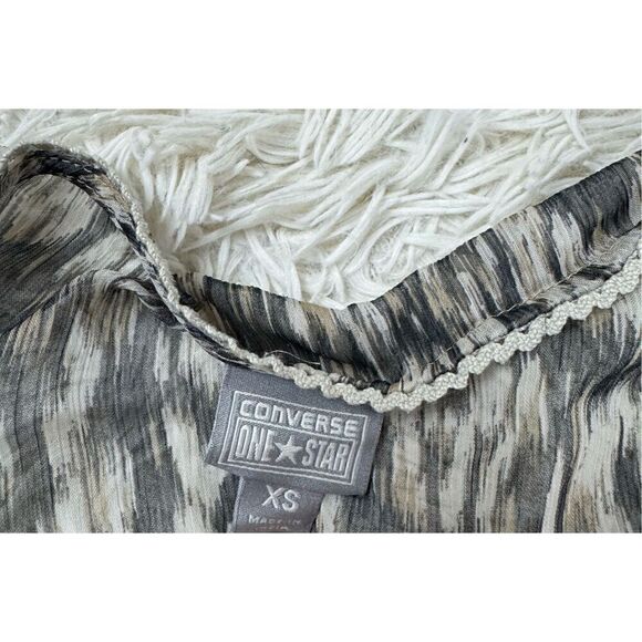 Spotted gray, white, tan and black sleeveless blouse by Converse one star size X - Picture 4 of 6